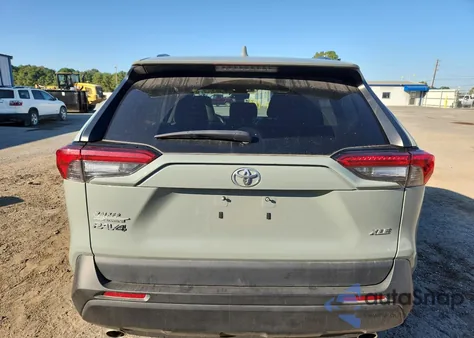 2022 Toyota Rav4 Xle z USA, uszkodzony, nr VIN 2T3W1RFV7NW192583